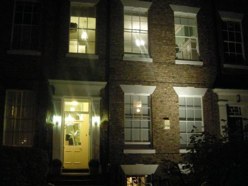 Blossoms York Guesthouse Bagian luar foto