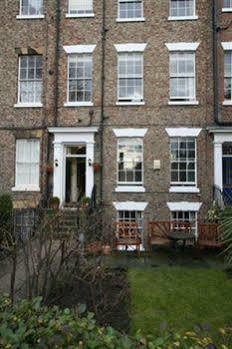 Blossoms York Guesthouse Bagian luar foto